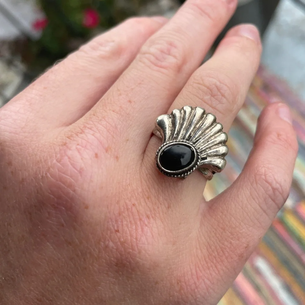 Sterling Silver Fan Ring with Black Stone - Picture 5 of 6